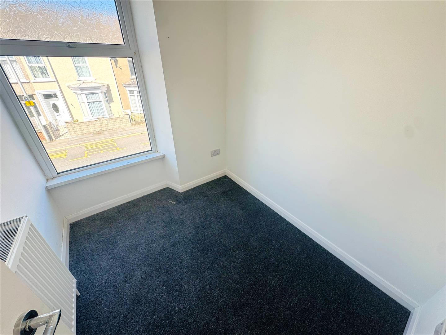 Pembrey Road, Llanelli, SA15 3BL